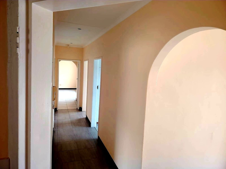 5 Bedroom Property for Sale in Beacon Bay Eastern Cape